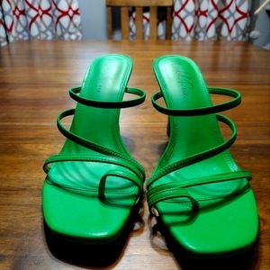 Wild Pair Lenorep toe ring heels